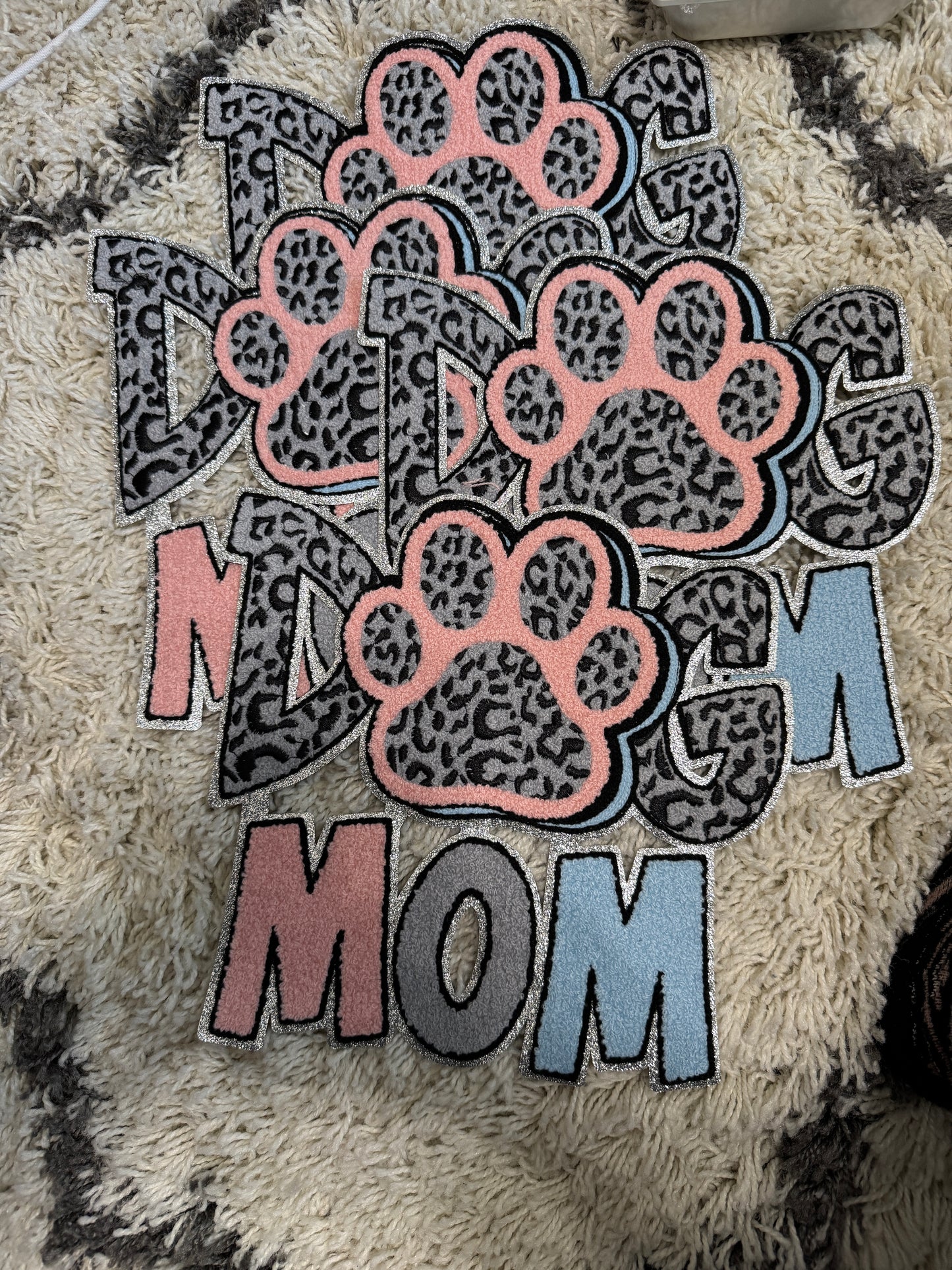 DOG MOM Chenille Patch for the lover in you, dog lover, pet mom patch, dog mom gift, dog mom apparel